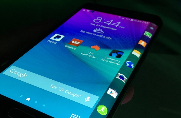 Samsung S6 se zaobleným displayem