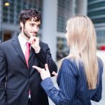 22784431 – discussion between business people