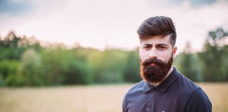 Hej, chlapi! Už byste měli shodit ty vousy…