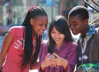 Tinder: Seznamte se a učte se jazyk Tinder